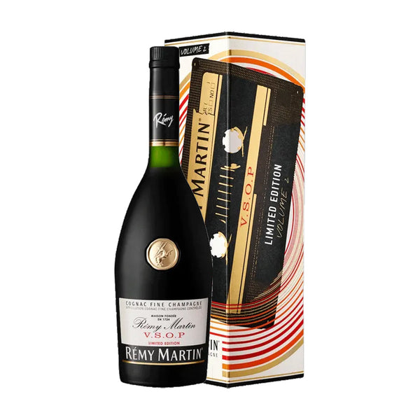 REMY MARTIN VSOP 2本セットc Cognac Remy Martin VSOP, with box and two glasses, 700 ml